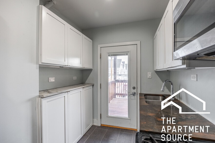 Building Photo - 3716 W Belmont Ave