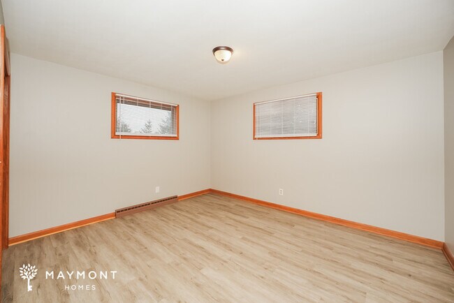 Building Photo - 572 6th St NW