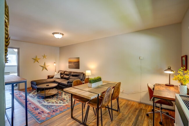 Building Photo - 407 S 94th Pl