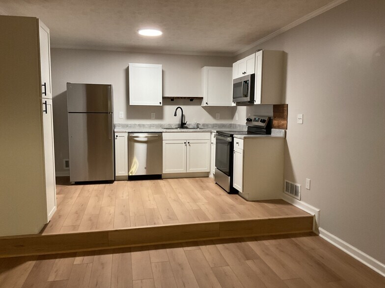 Building Photo - 215 Thornton Dr