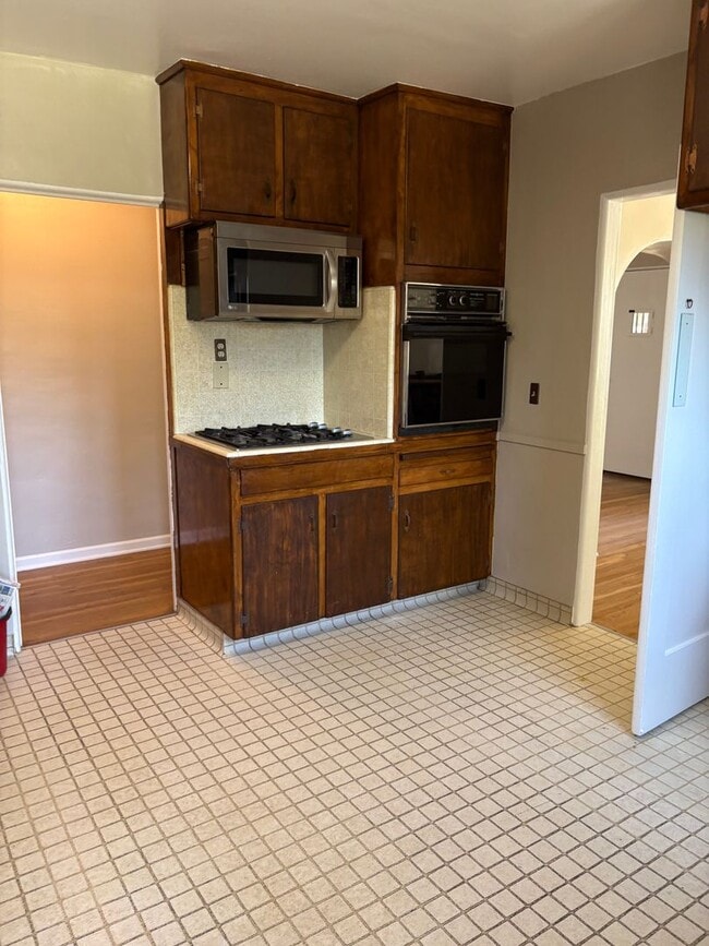 Building Photo - Charming Spanish Colonial house with huge ...