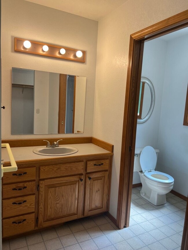Building Photo - 3 bedroom 2.5 bathroom Home in Lake Steven...