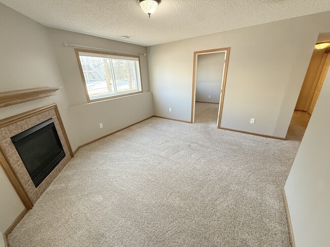 Building Photo - 10515 Pond Curve