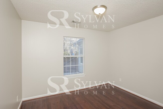 Building Photo - Welcome to Your 3BR 2BA Dream Home