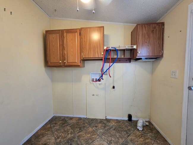 Building Photo - 4 Bed, 2 Bath Ranch in New Hope Area