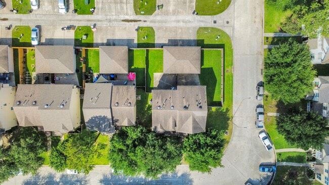 Building Photo - 23859 Pebworth Pl