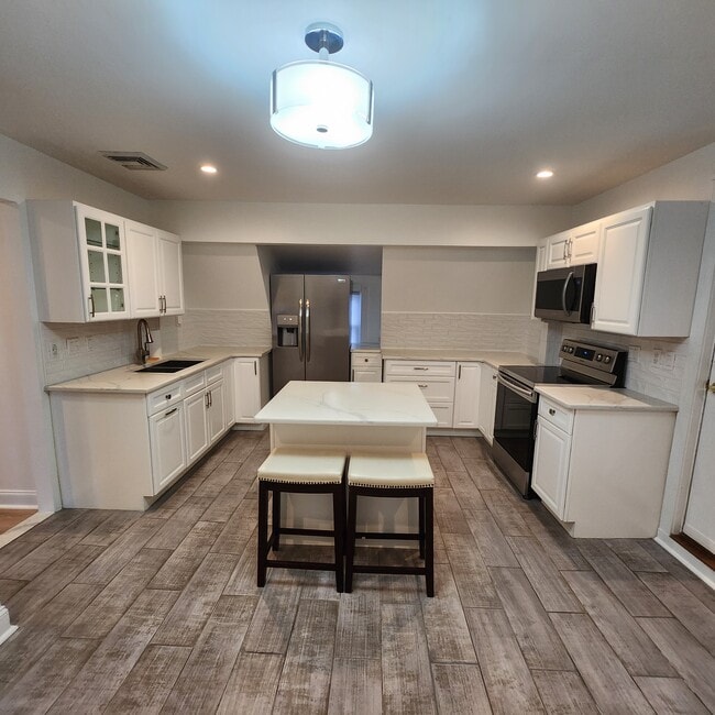 Island kitchen - 609 Central Ave