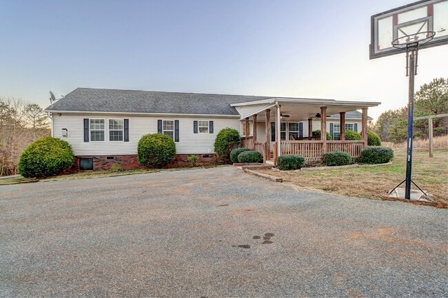 Building Photo - 1423 A A Barrett Rd