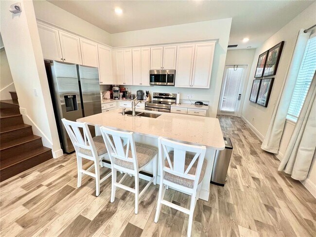 Building Photo - 3032 Parrot Head Pl