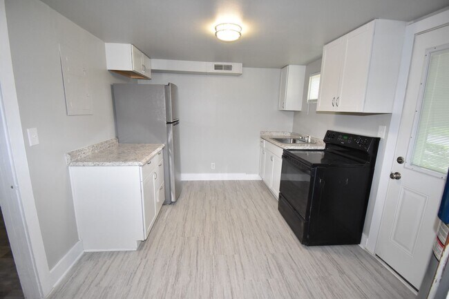 Building Photo - 1621 Golf Club Ln