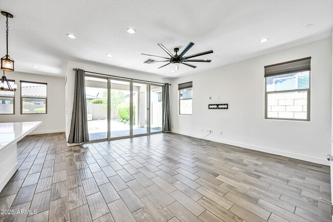 Building Photo - 17163 W Thousand Oaks St