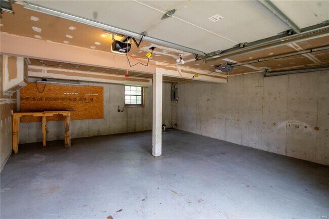 Building Photo - 18 Brooker Ct