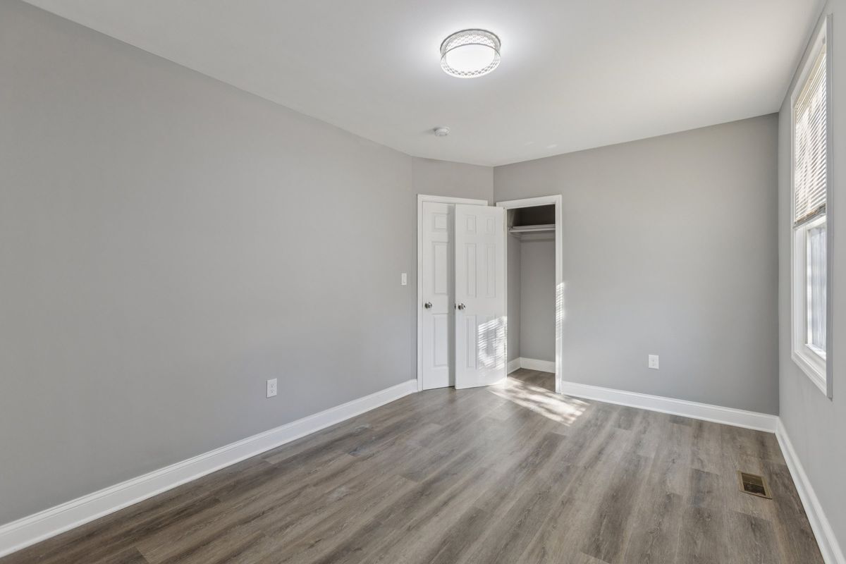 Building Photo - 405 34th St SE