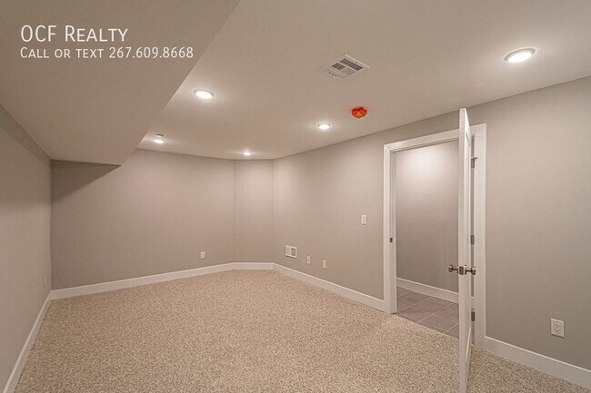 Building Photo - 715 S 51st St