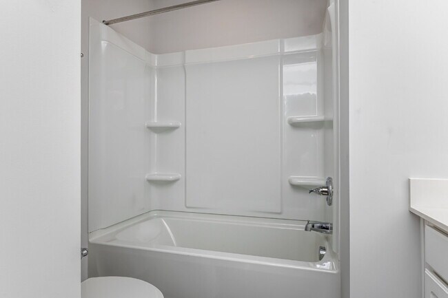Building Photo - Elegant 3 Bedroom 2.5 Bathroom Townhome Near Downtown Greenville $1,850/mo rent