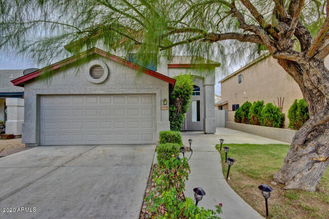 Building Photo - 7631 W Cinnabar Ave