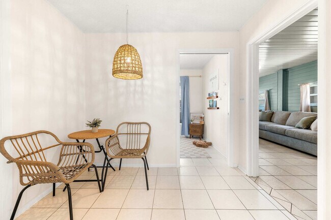 Building Photo - 108 Zamora St