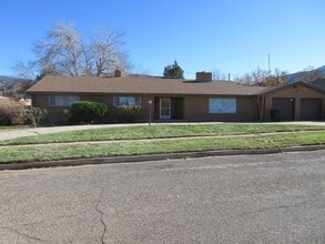 Building Photo - **Move-In Discount** Spacious single level home with a retro feel - you must see!