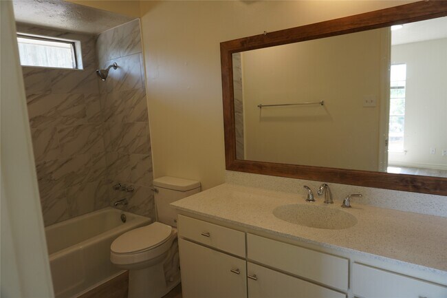 Building Photo - 1913 Normal Park Dr