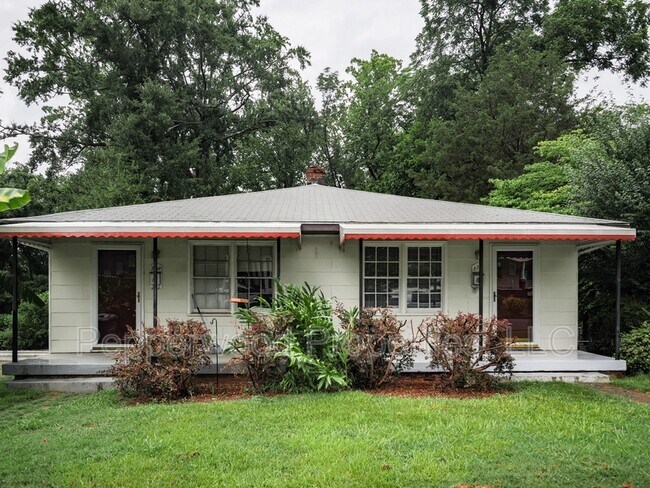Building Photo - 336 W Hampton Ave