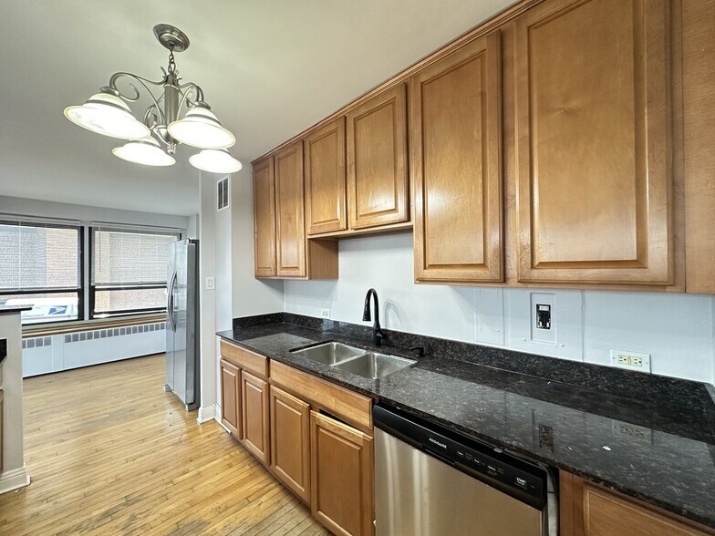 Building Photo - 4180 N Marine Dr