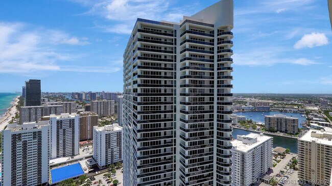 Building Photo - 1830 S Ocean Dr