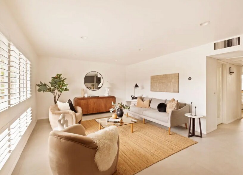 Building Photo - 970 Palm Ave