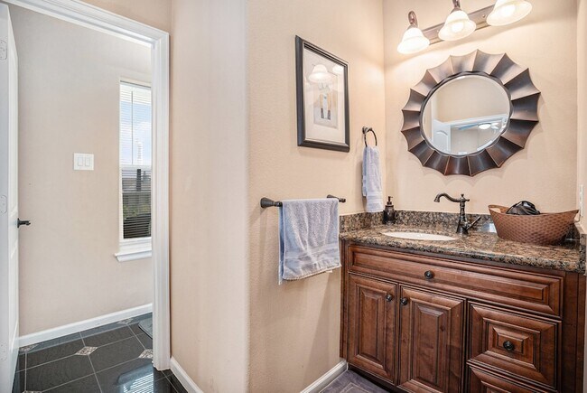 Building Photo - 1333 N Meyer Ave