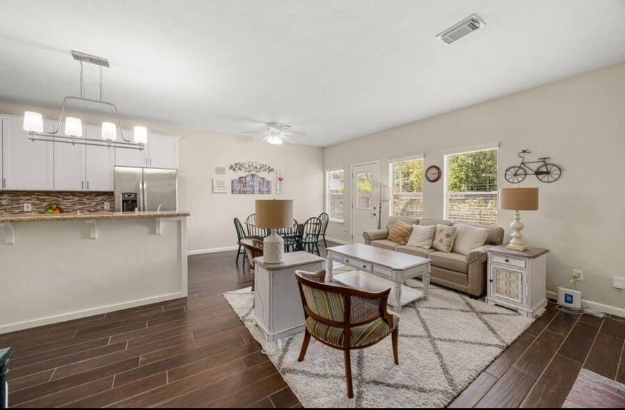 Building Photo - 13622 Neston Dr