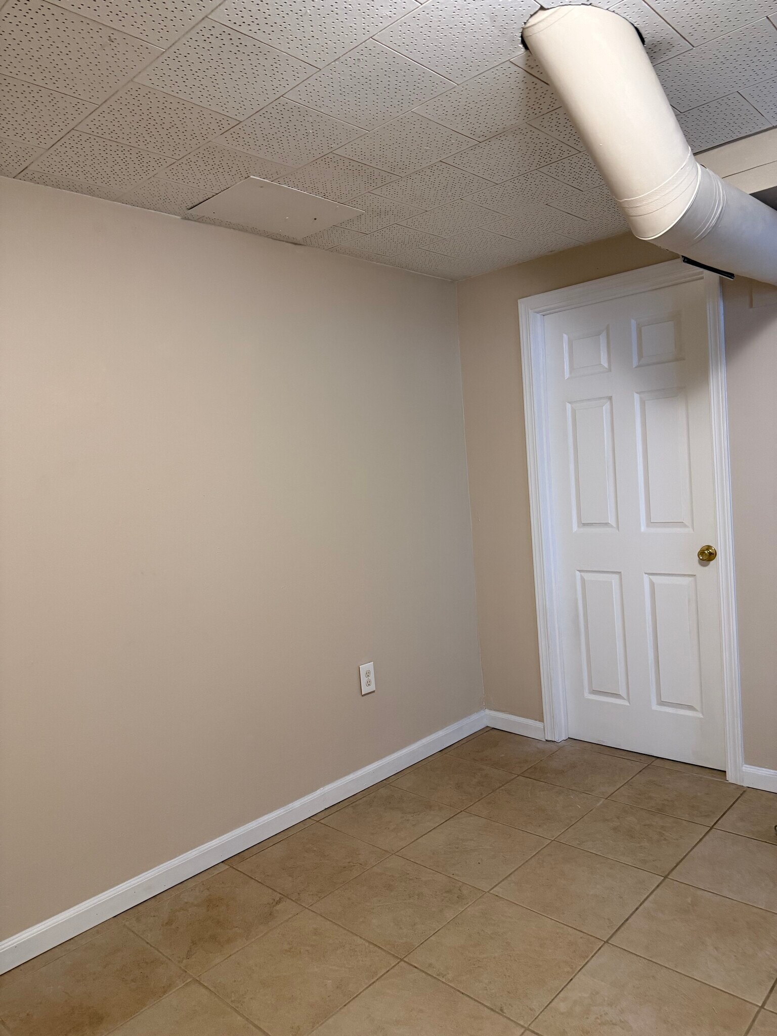 Downstairs bedroom - 701 NE 22nd Ave