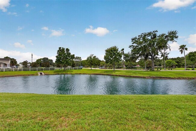 Building Photo - 817 Ashentree Dr