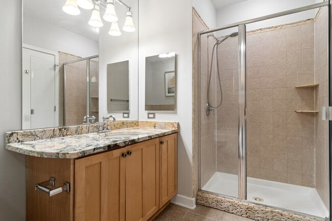 Building Photo - 1322 S Prairie Ave