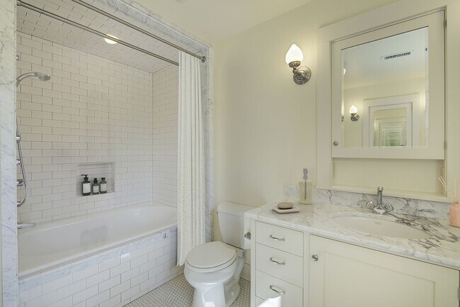 Building Photo - 5Bd/3.5Ba Medina House