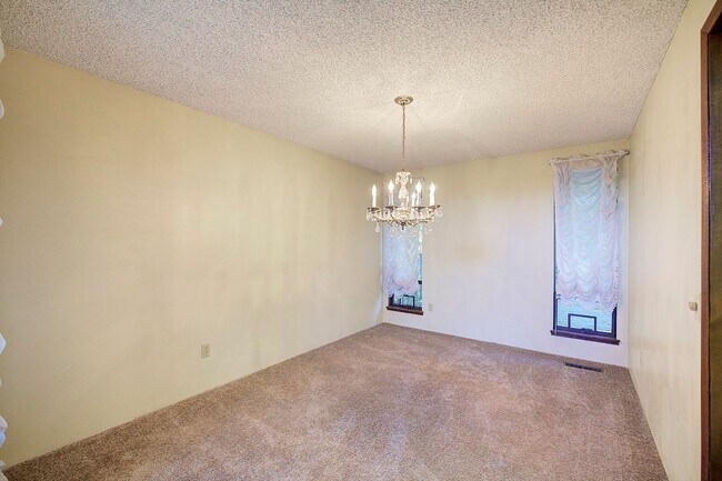 Building Photo - 3Bd/2.75Ba Maple Valley House