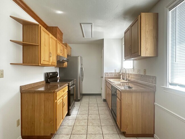 Building Photo - 5906 S Blue Iron Way