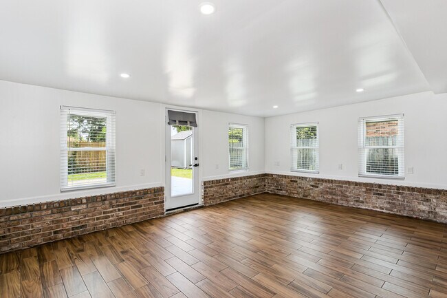 Building Photo - 470 Brian Cir