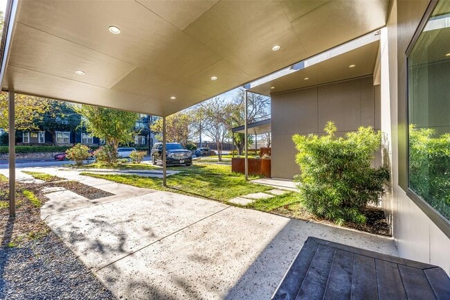 Building Photo - 2808 W 44th St