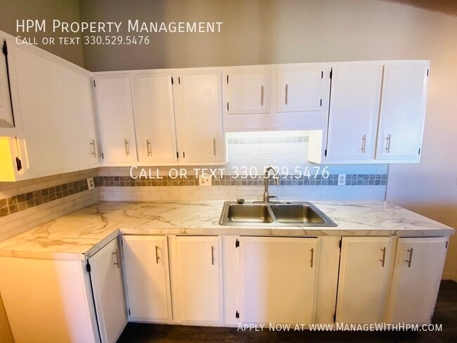 Building Photo - 511 Wrexham Ave SW