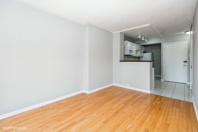 Building Photo - 1540 N State Pkwy