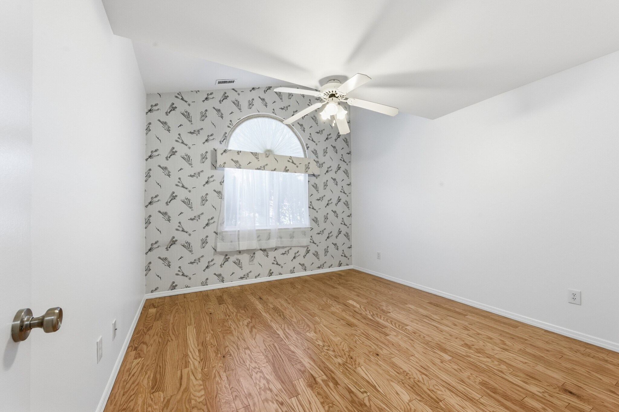 Building Photo - 763 Spring Lake Dr