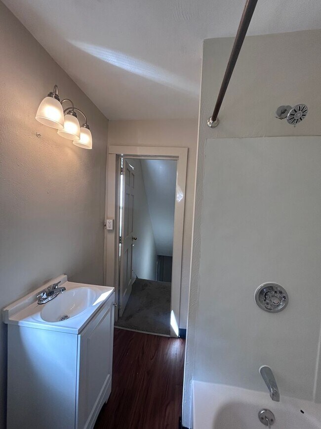 Building Photo - 3 Bedroom 1 Bathroom Home (Perry South)
