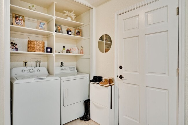 Building Photo - ADU One Bedroom Unit Available with Privat...