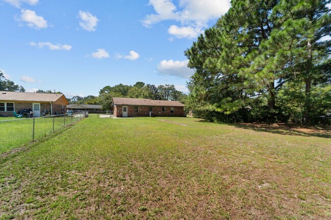 Building Photo - 234 Deerwood Dr