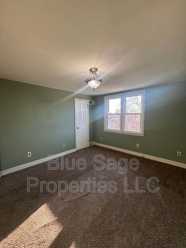 Building Photo - 227 Pine St