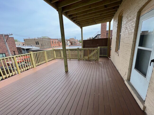 Building Photo - 1155 W Dickens Ave