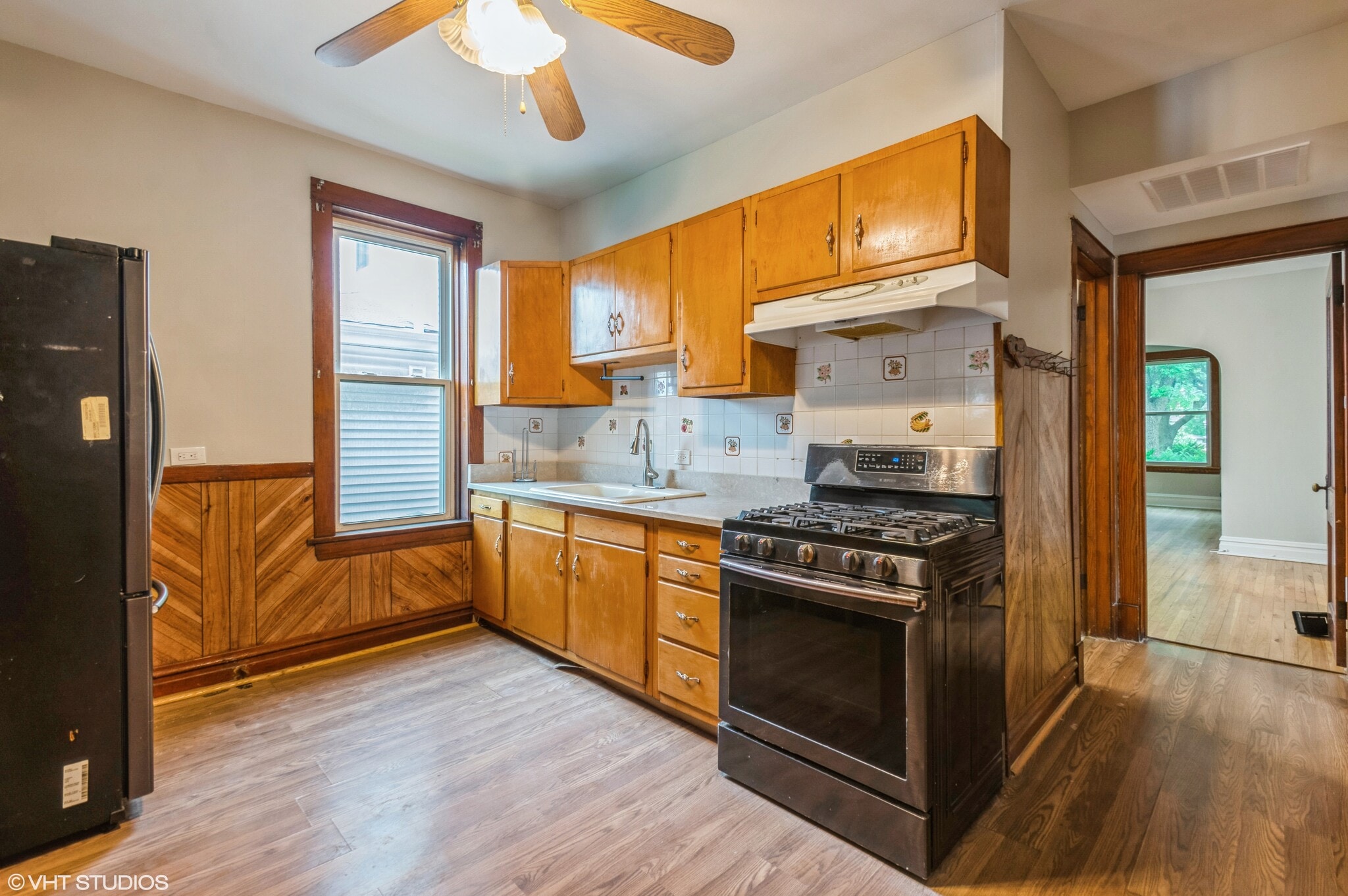 Kitchen - 5138 W Montrose Ave