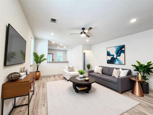 Building Photo - 2000 Daleside Ln