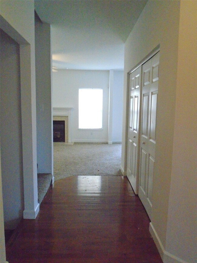Building Photo - 706 Titan Dr
