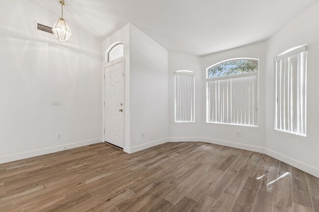 Building Photo - Spacious 2 Story 4 Bedroom 2.5 Bath Home Located in Circle Cross Ranch!