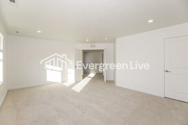 Building Photo - 896 Knowledge St